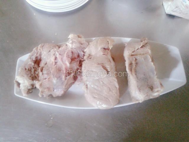 牛肉3斤洗净切块待用