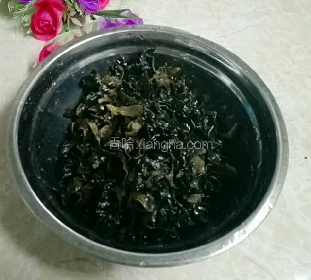 木耳洗干净也切丝