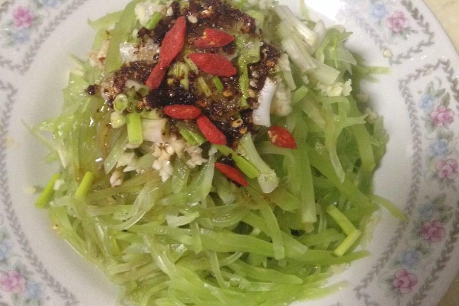 凉拌青笋丝