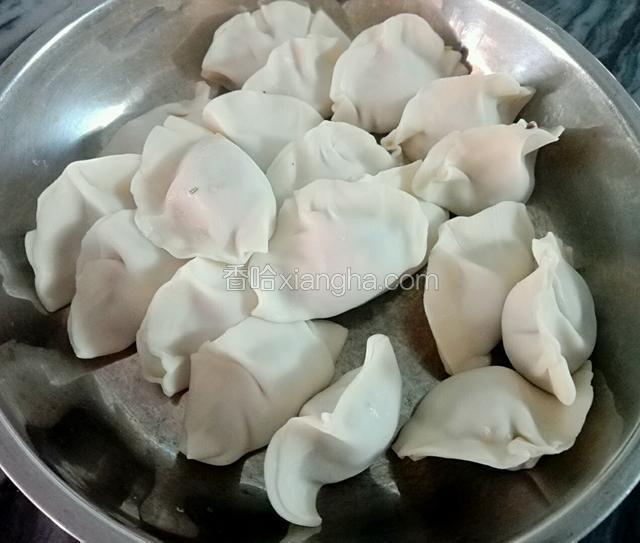 装盘子里