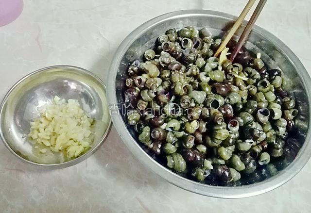 放盆子里，准备好姜，蒜（准备两份）