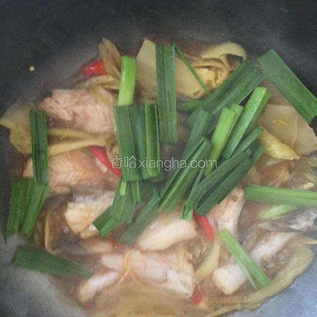 下蒜鱼炒几十秒关火即可