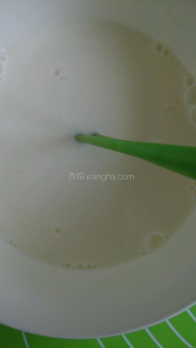 放入白糖搅拌