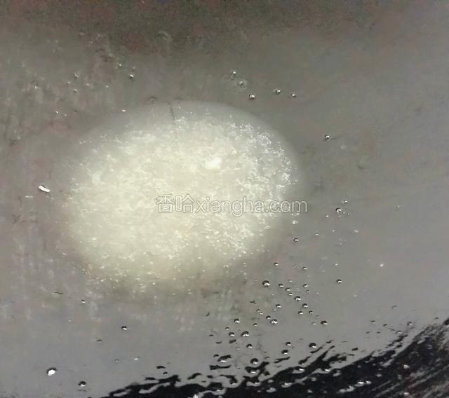 开大火把油加热。