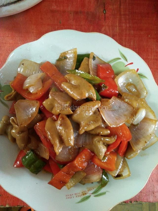 汤汁收的差不多了，放盐，糖调味，放入鸡精，炒均匀，装盘