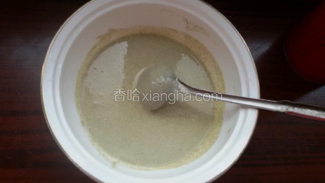 用温水和稀糊静置10分钟