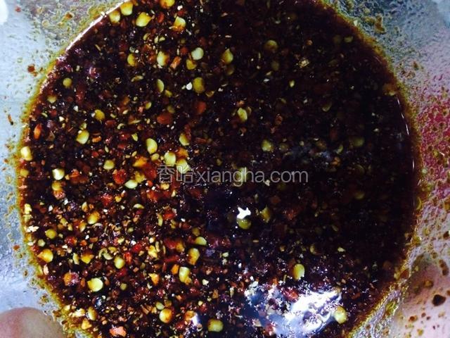 酱汁：海鲜酱油，辣椒面，糖稀，没有糖稀的话用白糖也可以