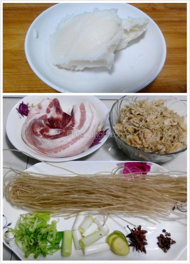 准备好食材:猪肉选五花肉清洗干净，酸菜洗净切丝，切葱段和姜片。