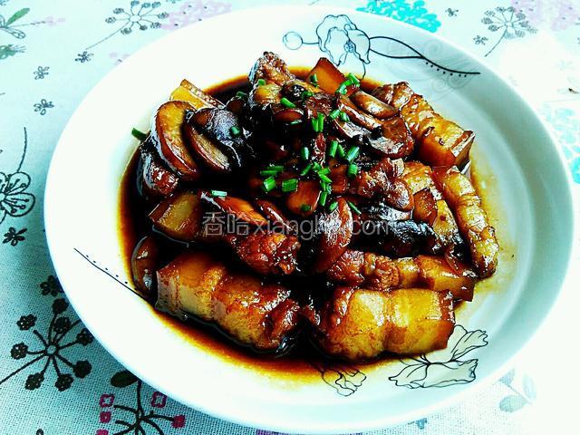 蘑菇红烧肉