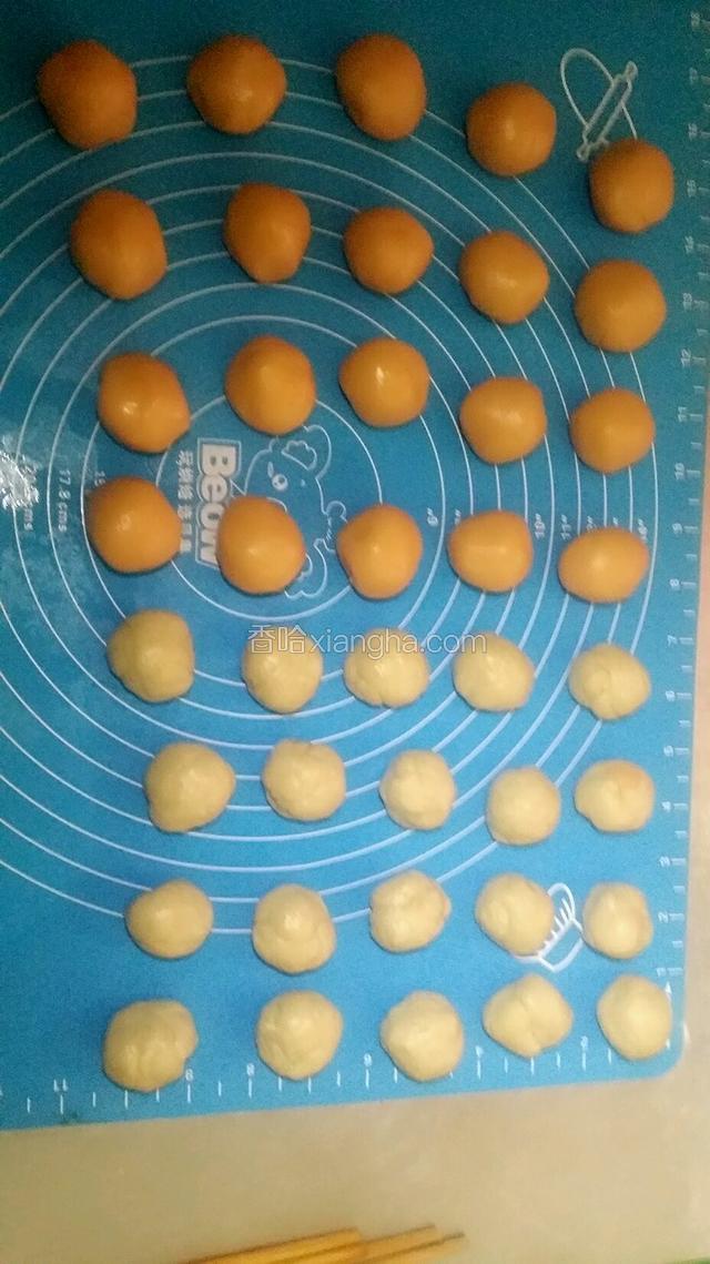 油皮分20份，每份20g
酥皮分20份，每份25g
