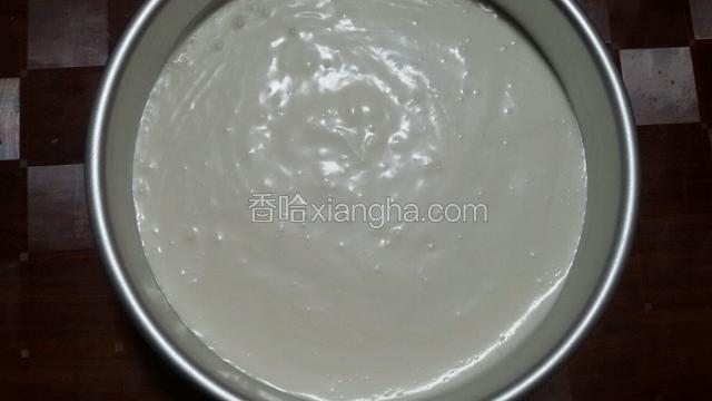 慕斯糊倒入模具的七分满放冰箱冷藏两个小时！
