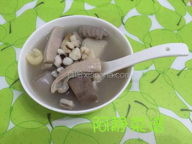 出锅，汤头香浓，充满白胡椒粒独特的芳香及辛辣，慢慢喝一口，感觉一股暖流从喉头一直暖到胃，妙！妙！妙！
