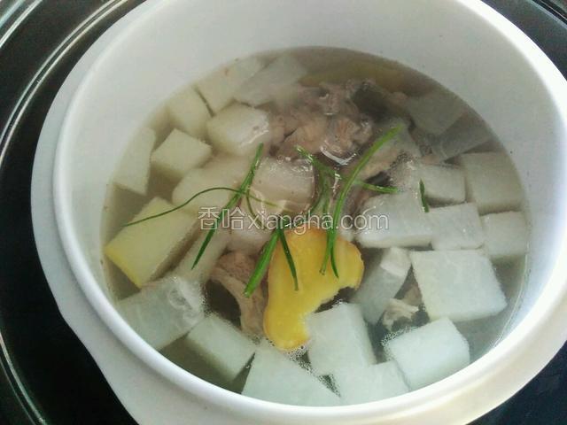 煲好后，出锅前放点料酒提鲜。焖一会。
即可出锅。