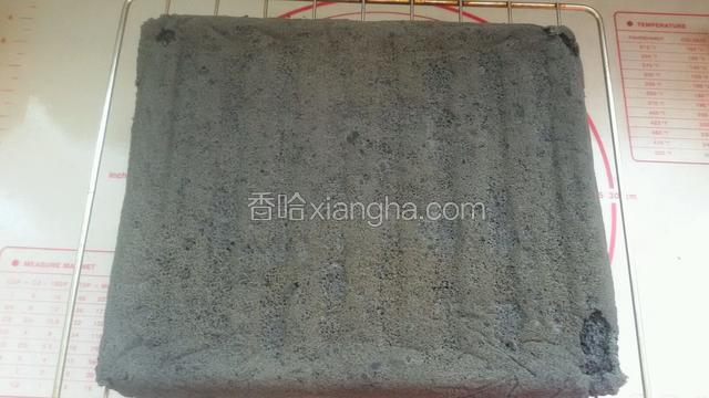 烤箱预热170度，上下火烤15一20分钟即可，出炉倒扣烤网自然放凉