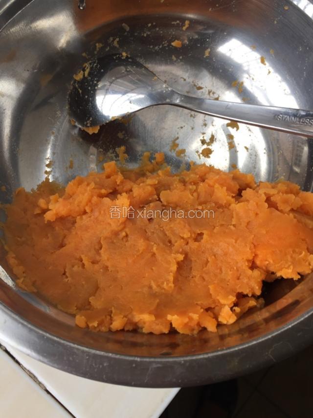 趁着还有一点余热给它捣碎