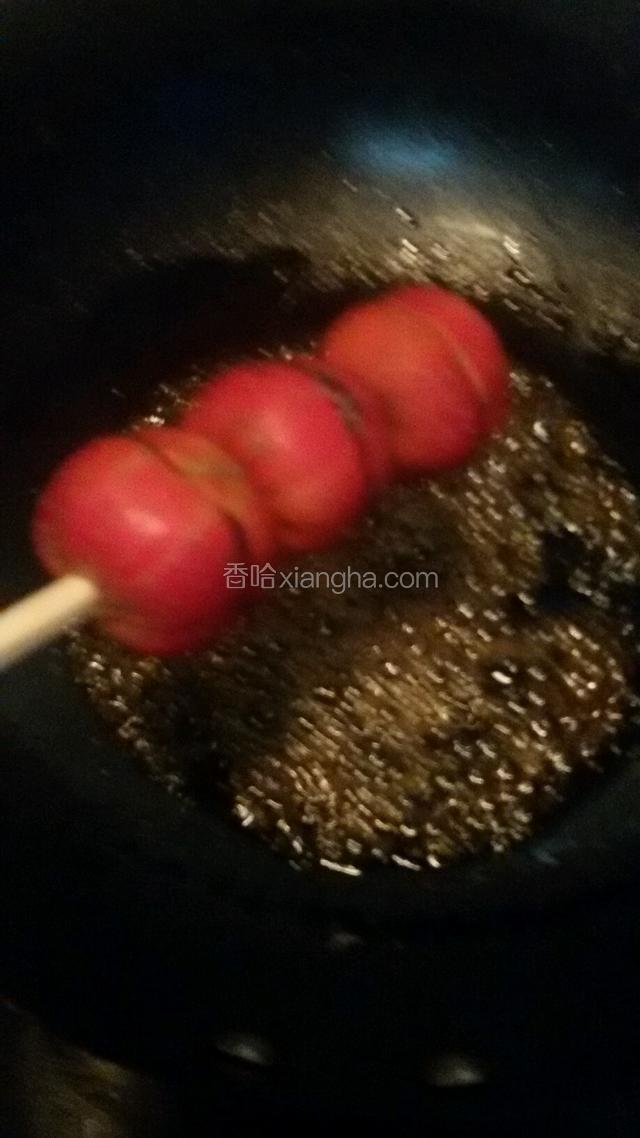 由于我没有平底锅，就用小勺浇到上面的！
