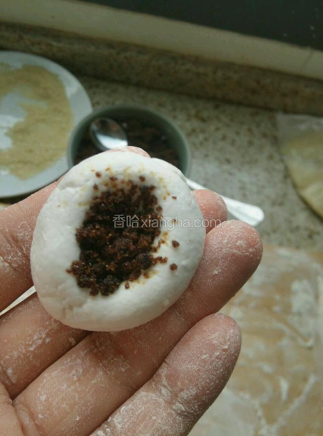包适量的红糖，包起来，封口