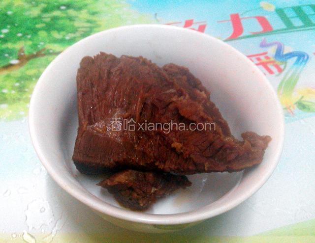 40分钟后,关火.锅下汽后,取出牛肉晾凉.