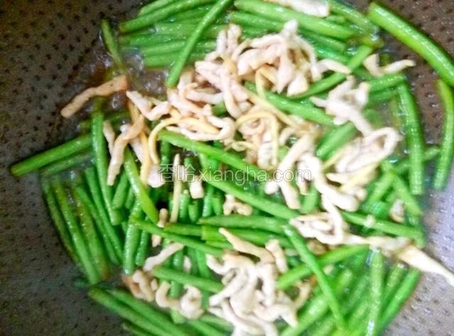 最后加入炒好的肉丝翻炒均匀