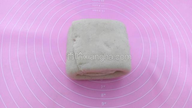 右边折一下。