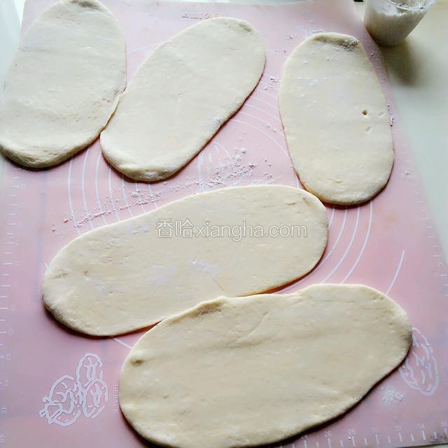 然后擀成长条形