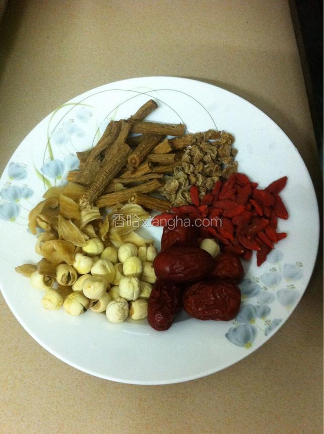 如图：准备好图中的材料