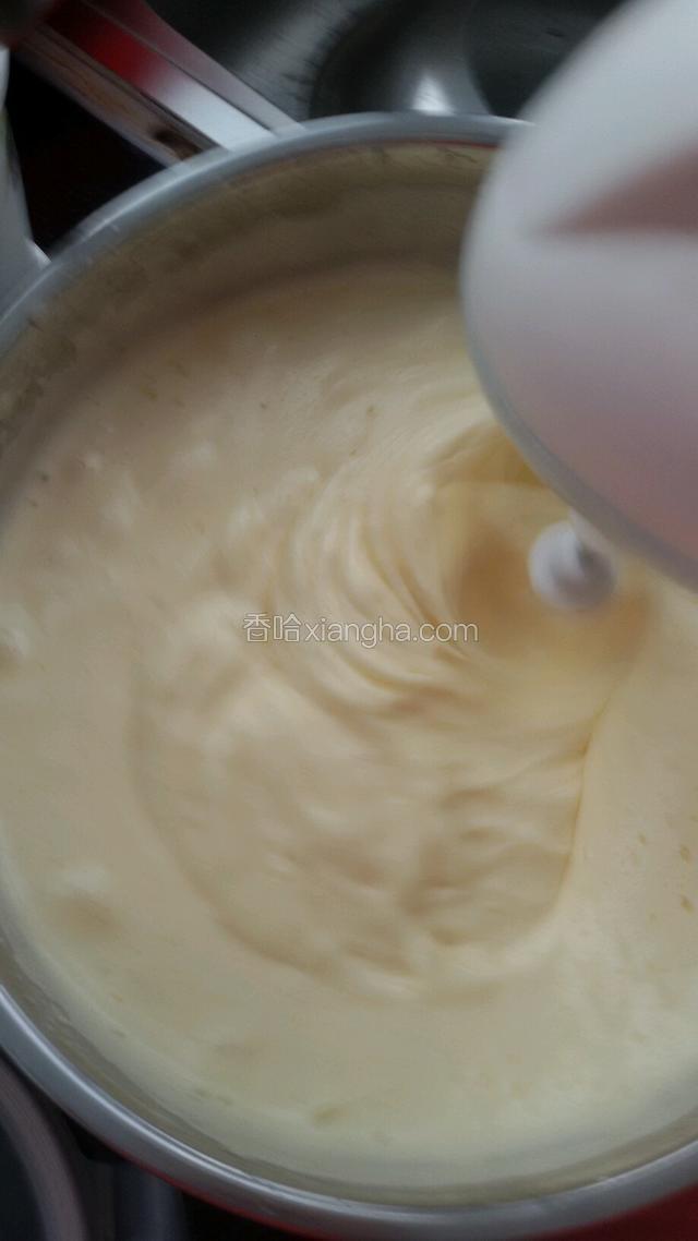 烤箱预热180度，在把鸡蛋液打出纹路就可以了。