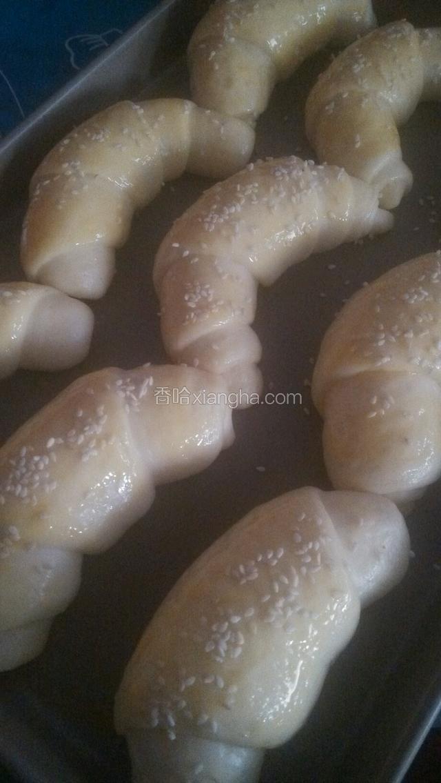 烤箱无须预热  170度18分钟上色即可   请根据自家烤箱调节温度