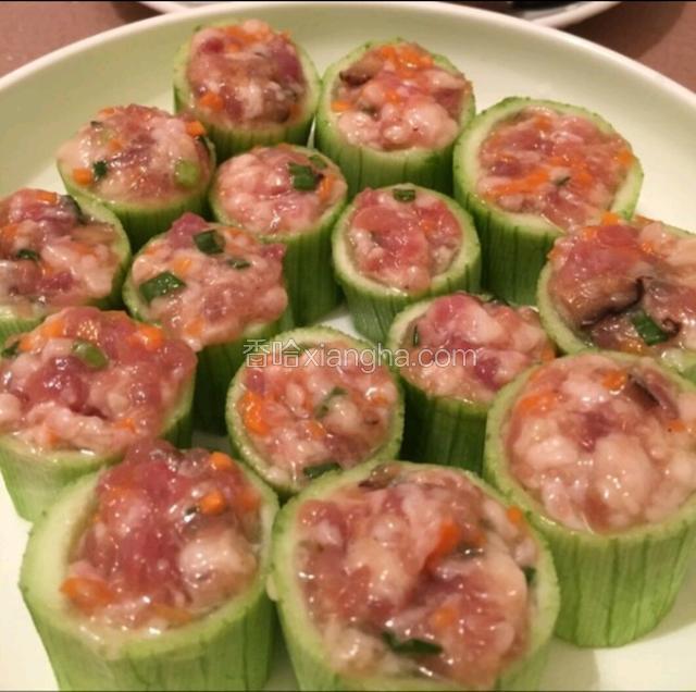 填入事先准备好的肉末。
