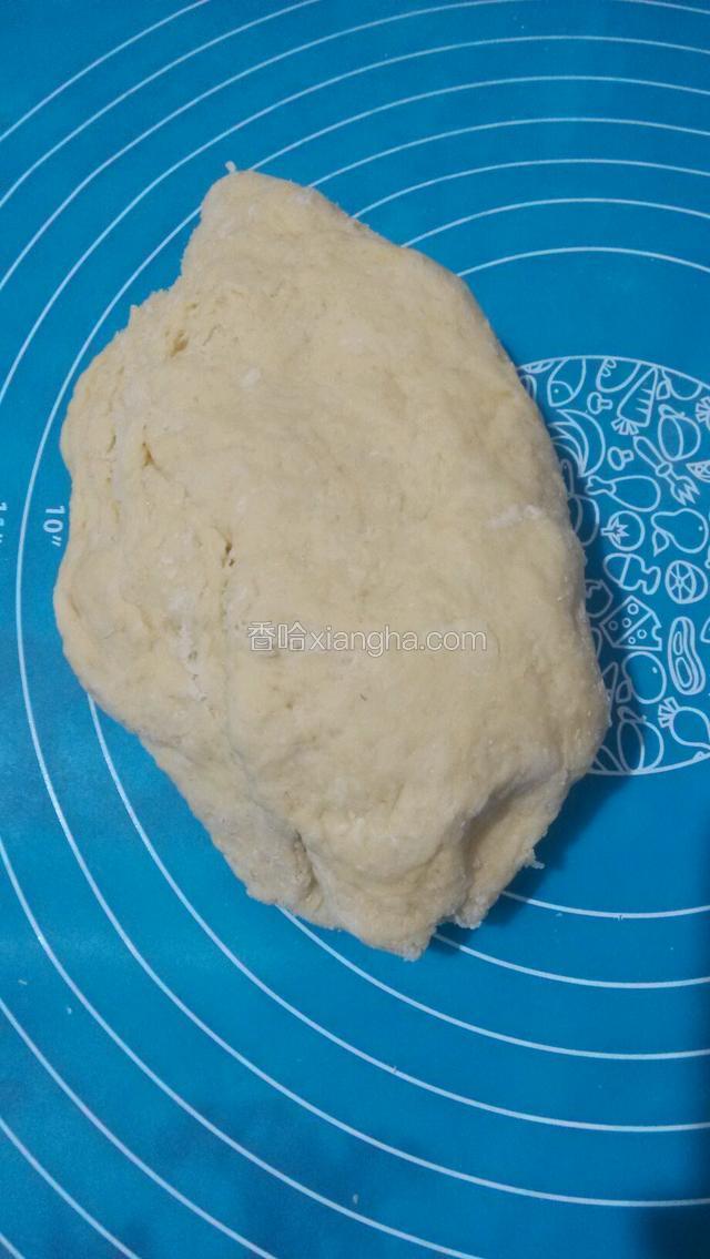 移至揉面垫揉至出厚膜