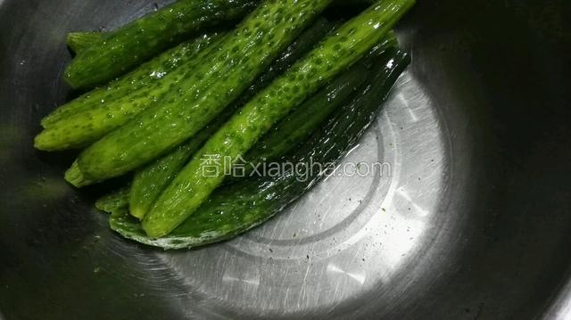 转天把腌制出来的水份倒出