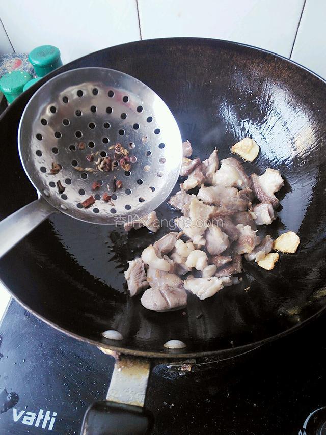 加入花椒等香料
