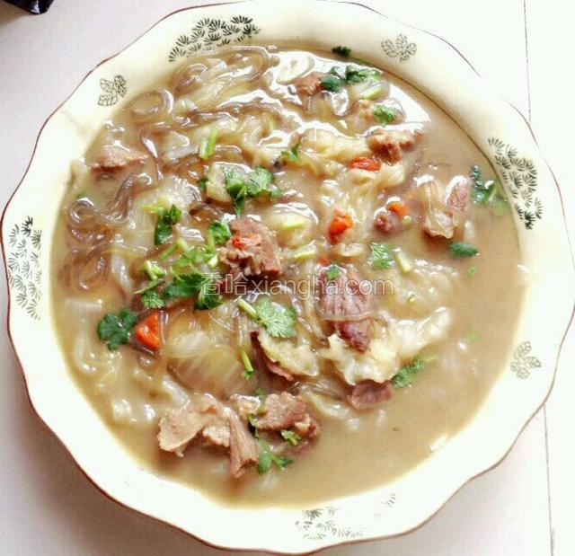 暖暖的羊肉炖白菜粉条，开始享用吧