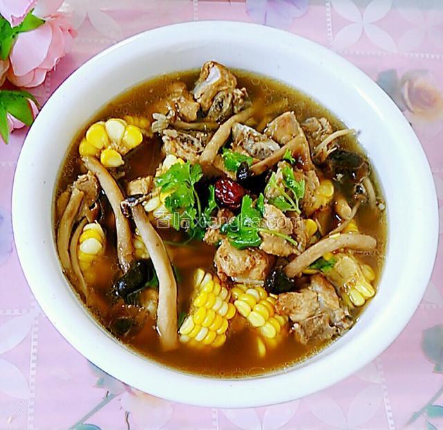 茶树菇玉米龙骨汤