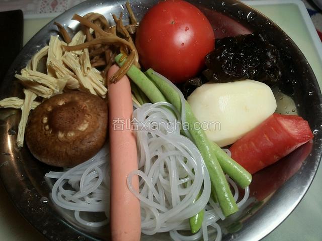 所有食材洗净泡发好