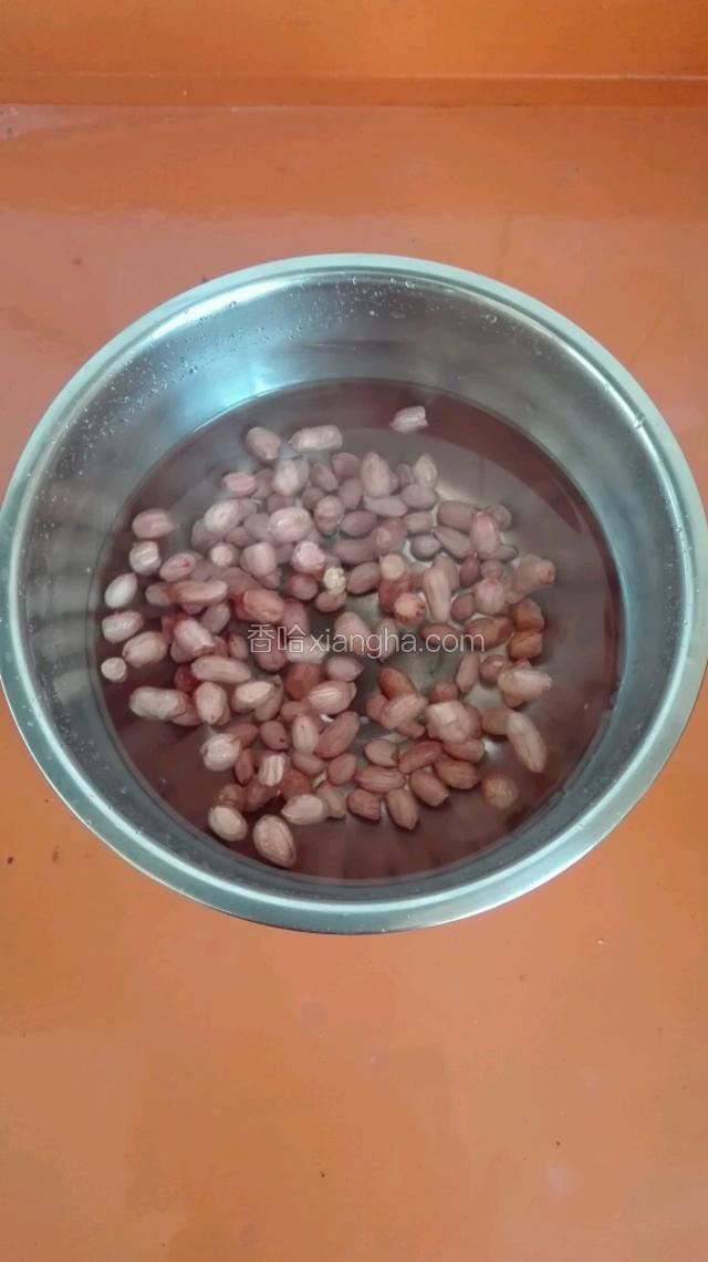 花生米凉水泡两个小时