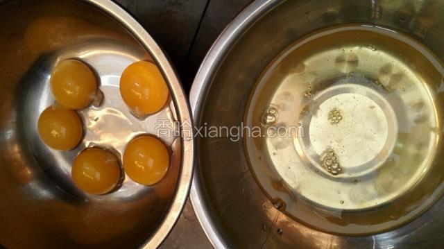 蛋黄与蛋白分开，放无油无水容器里！