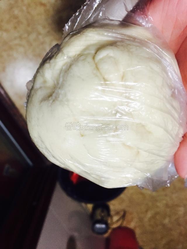 用保鲜膜包好，放冰箱冷藏1小时。