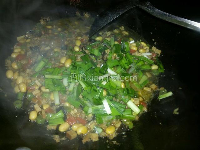 煮约3分钟加韭菜段略搅即可