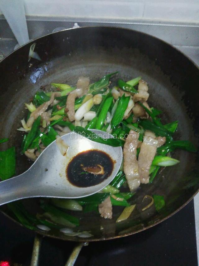 最后加入少许酱油翻炒均匀装盘即可