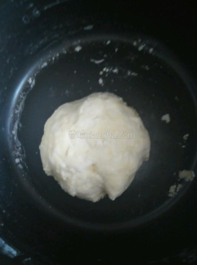 水油皮：150克面粉，80克清水，1克盐，8克糖，13克油，揉成面团醒30分钟