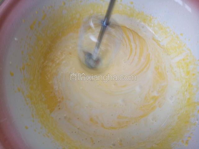 用打蛋器低速搅打均匀，此时烤箱上下火170度预热