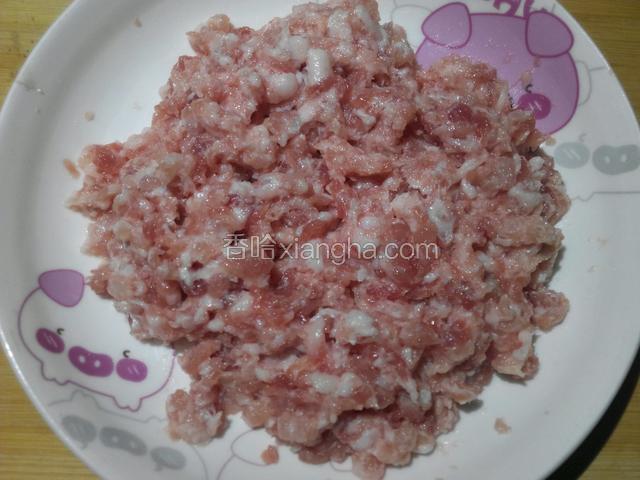 猪肉剁成肉泥