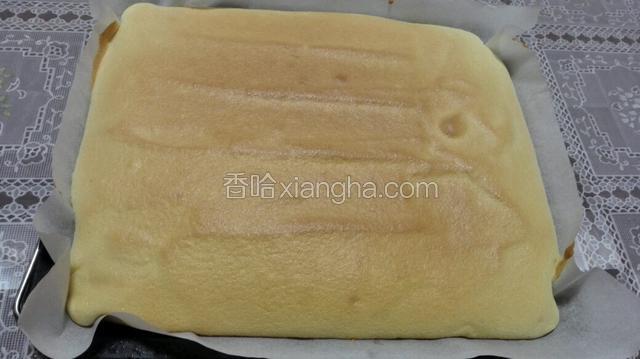 二十分钟后用牙签插一下没有黏糊带出就是烤熟了！