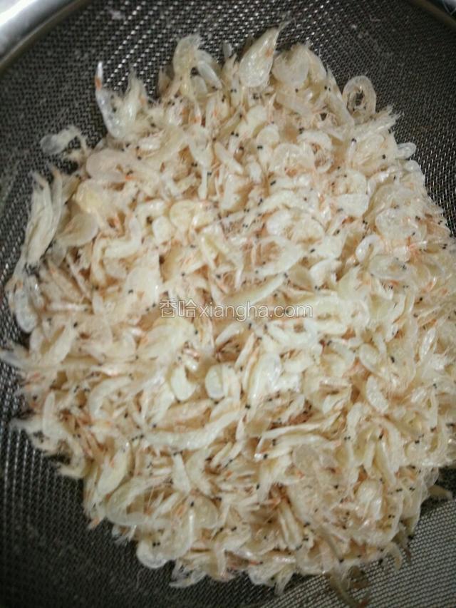 虾皮过清水三遍后沥干
