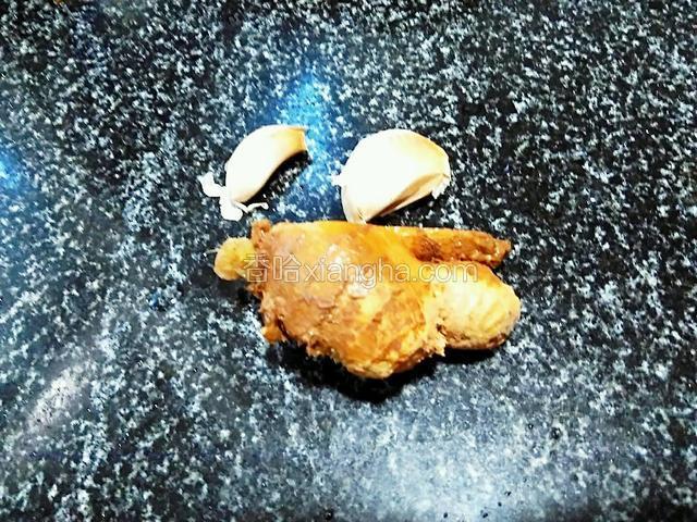 生姜，蒜头适量。