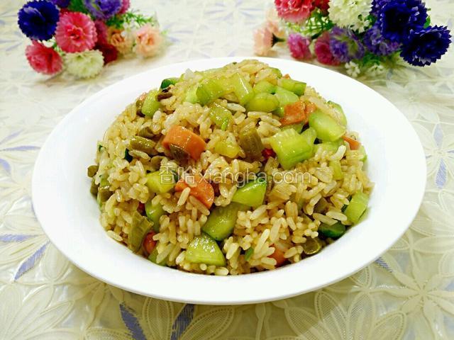 盛出装入盘、即食。