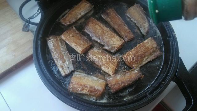两面都煎至两面金黄