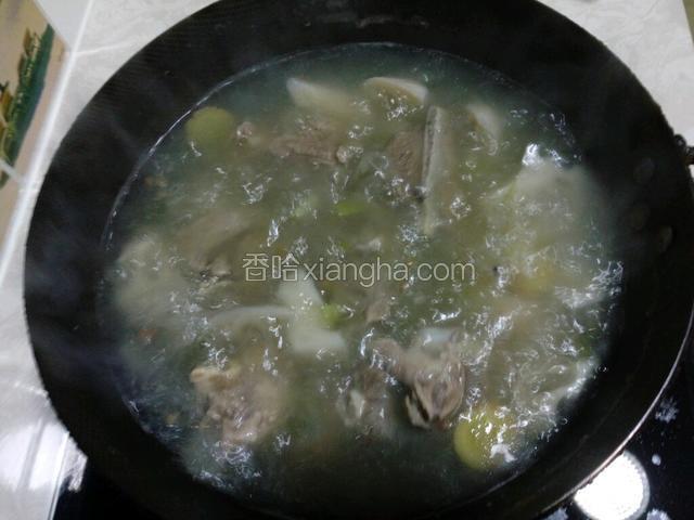烧开后调中小火煮25分钟。