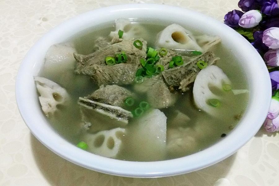 莲藕脊骨汤